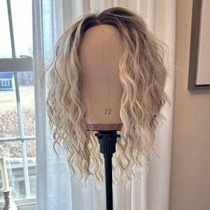 Chelsey Smith Crowns Dolce Blonde w Lowlights Petite